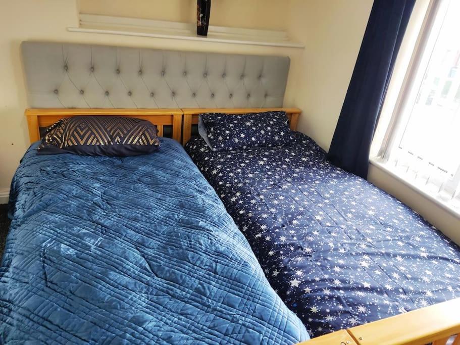 Cheerful 2-Bedroom Home With Off Street Parking Blackpool Buitenkant foto