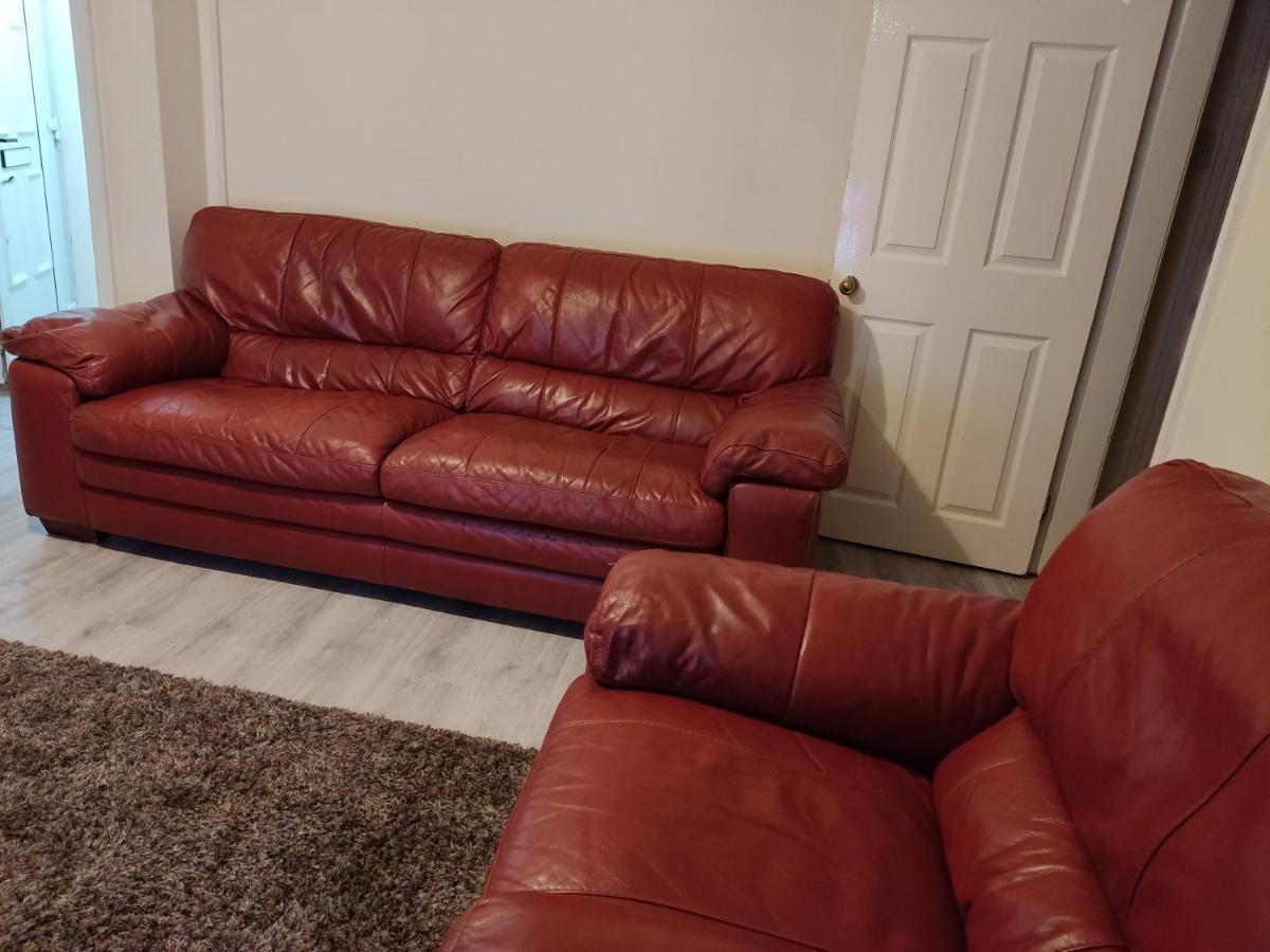 Cheerful 2-Bedroom Home With Off Street Parking Blackpool Buitenkant foto