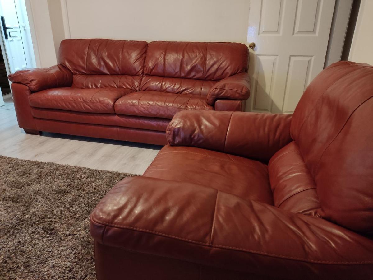 Cheerful 2-Bedroom Home With Off Street Parking Blackpool Buitenkant foto